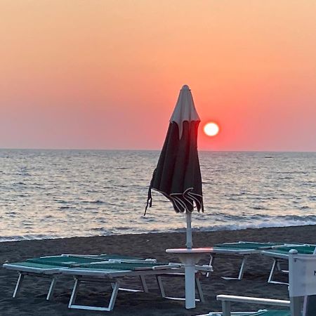 Rosso Tramonto Luxury-White- Ladispoli, Lungomare Regina Elena 58 Villa Exteriör bild